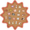 Merkloos / Sans marque | Allecto Plus - Kurk Pin Board voor Broche Pin Opslag en Wanddecoratie in Oranje Kleur voor Thuis of Kantoor met Bloemmotief | Nu te koop bij 14Karaats.nl | 10001085-Brooches