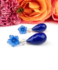 Sophie | oorringen in wit goud gezet met bloem in blauwe agaat en lapis lazuli druppel gefacetteerd | Nu te koop bij 14Karaats.nl | 10001087-Earrings/Body-piercing Jewellery