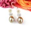Sophie | oorringen in wit goud gezet met bloem in bergkristal en roze parel | Nu te koop bij 14Karaats.nl | 10001087-Earrings/Body-piercing Jewellery