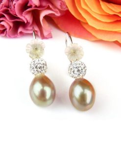Sophie | oorringen in wit goud gezet met bloem in bergkristal en roze parel | Nu te koop bij 14Karaats.nl | 10001087-Earrings/Body-piercing Jewellery