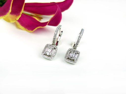 Sophie | Wit gouden oorringen oorbellen gezet met diamant en diamant bagetten | Nu te koop bij 14Karaats.nl | 10001087-Earrings/Body-piercing Jewellery