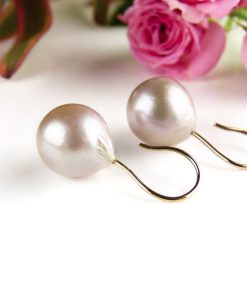 Sophie | oorringen in geelgoud gezet met roze barokparels | Nu te koop bij 14Karaats.nl | 10001087-Earrings/Body-piercing Jewellery